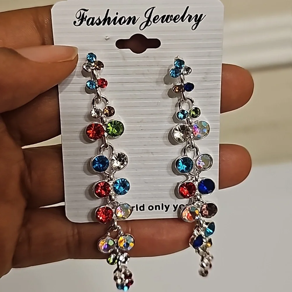 Silver Rhinestone drop earring. - Picture 3 of 3